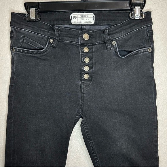 Free People Reagan button fly raw hem cropped skinny mid rise jeans size 28 - Picture 3 of 8